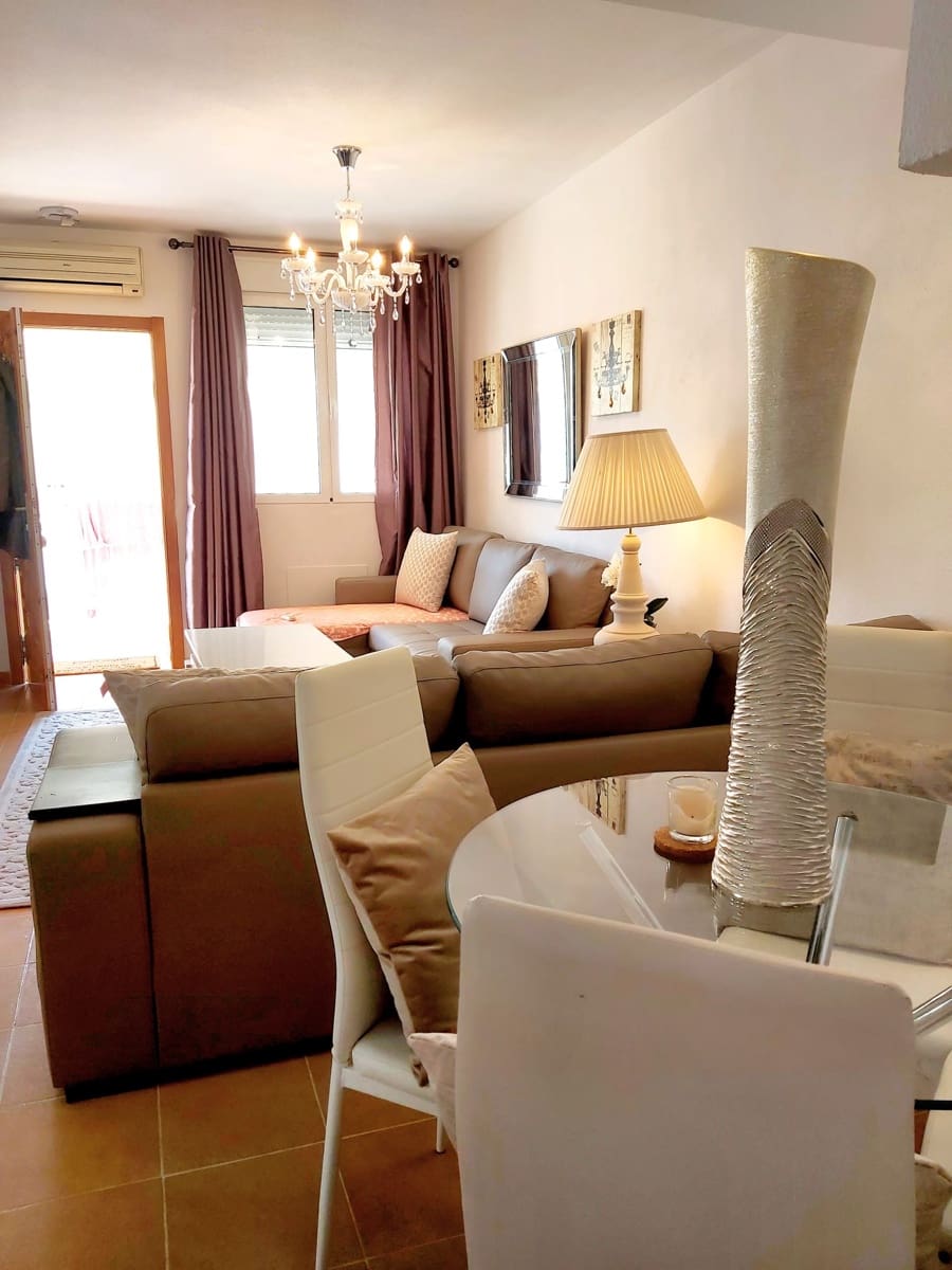 Casa de 3 habitaciones en Villamartin en venta con piscina - 175.000 € (Ref: 9072193)