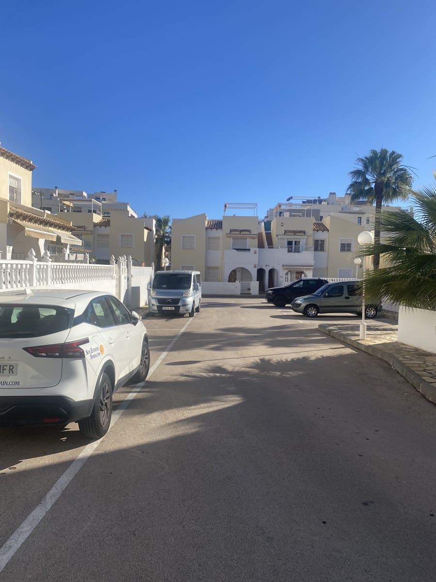 Casa de 3 habitaciones en Villamartin en venta con piscina - 175.000 € (Ref: 9072193)