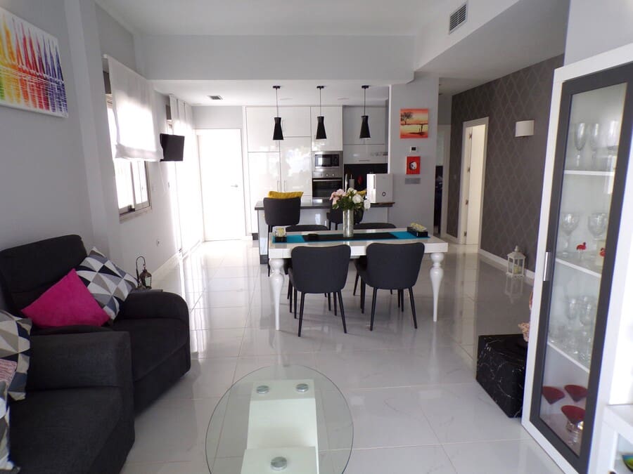 3 bedroom Villa for sale in Villamartin with pool garage - € 450,000 (Ref: 9274067)