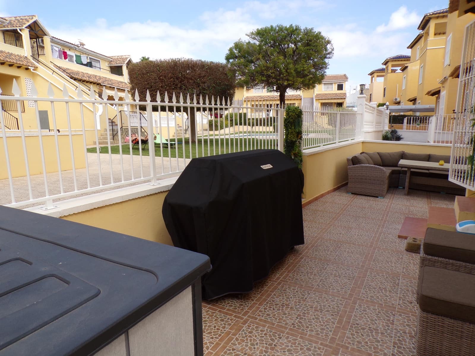 3 bedroom Villa for sale in Villamartin with pool garage - € 259,995 (Ref: 9314447)