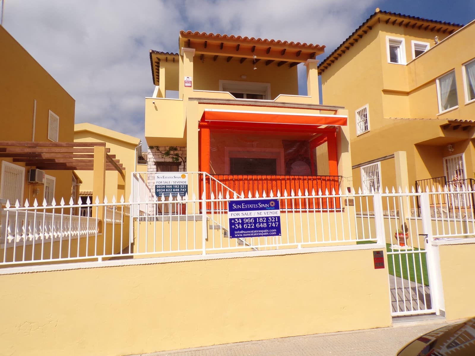3 bedroom Villa for sale in Villamartin with pool garage - € 259,995 (Ref: 9314447)