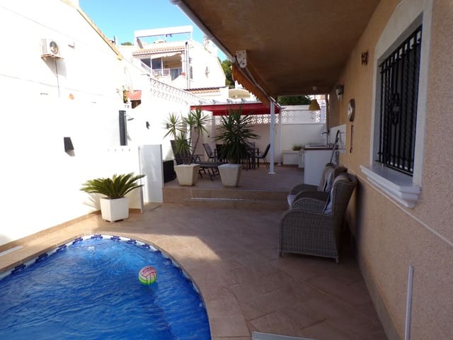 4 soveværelse Villa til salg i Villamartin, Orihuela med swimmingpool garage - € 379.000 (Ref: 9403757)
