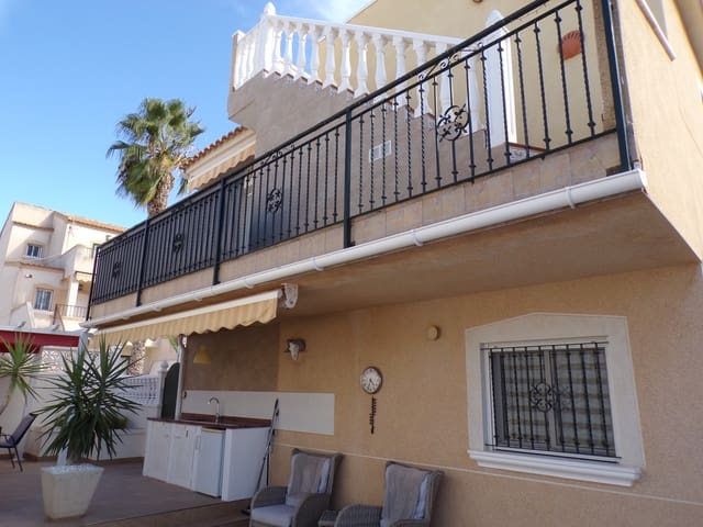 4 soveværelse Villa til salg i Villamartin, Orihuela med swimmingpool garage - € 379.000 (Ref: 9403757)