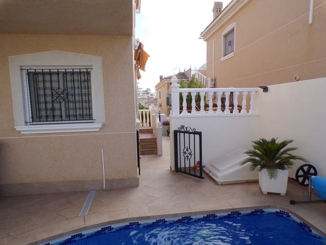 4 soveværelse Villa til salg i Villamartin, Orihuela med swimmingpool garage - € 379.000 (Ref: 9403757)
