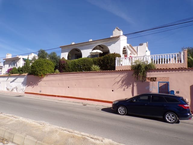 3 bedroom Villa for sale in Villamartin, Orihuela with pool - € 320,000 (Ref: 9403758)