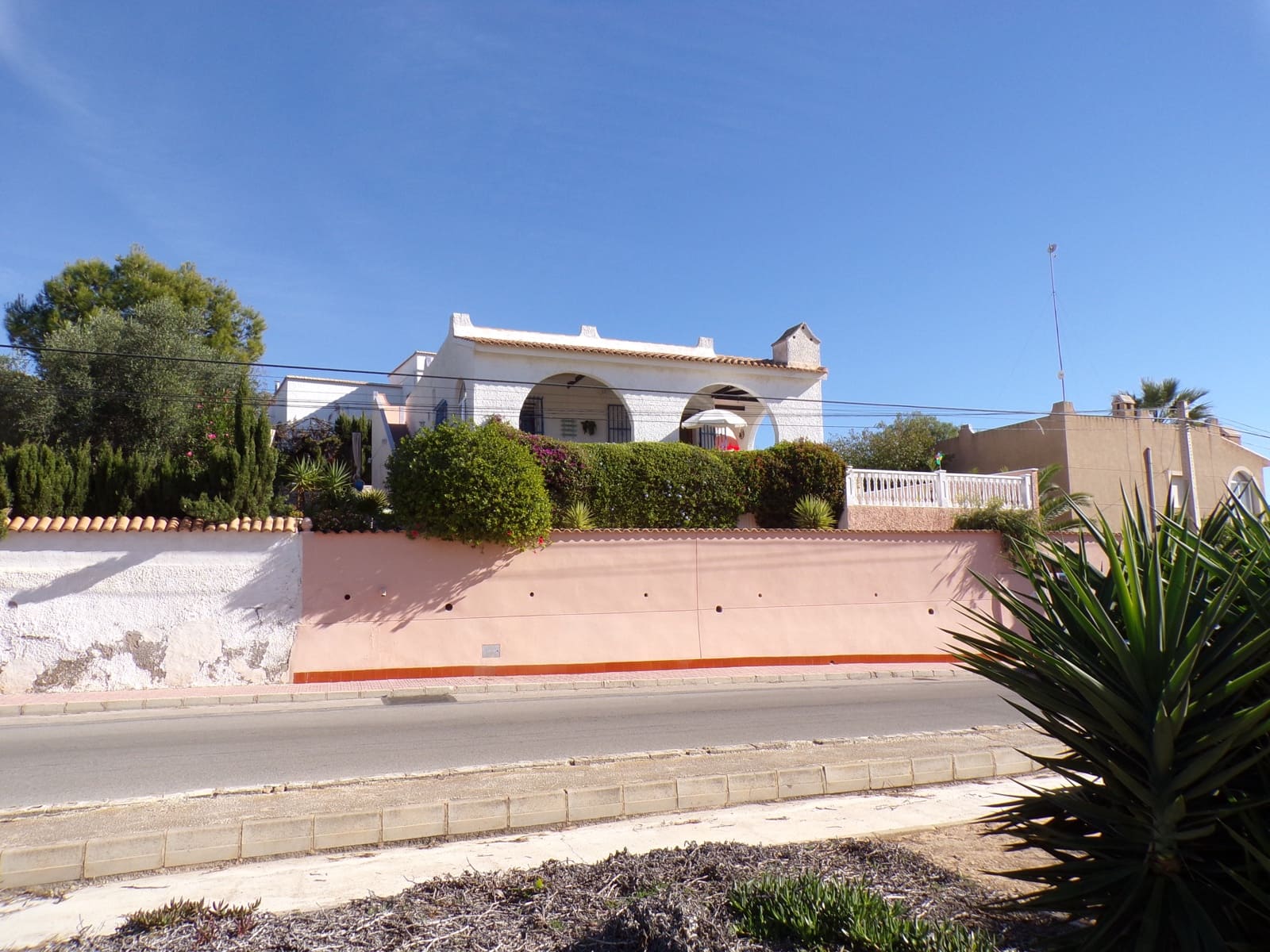 3 bedroom Villa for sale in Villamartin with pool - € 320,000 (Ref: 9403758)