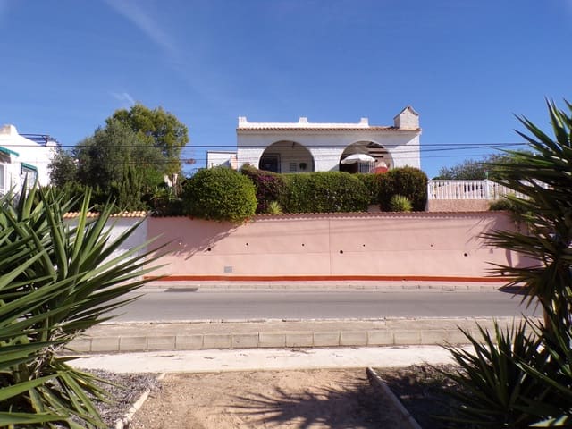 3 bedroom Villa for sale in Villamartin, Orihuela with pool - € 320,000 (Ref: 9403758)