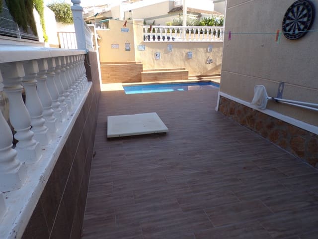 Apartamento de 2 habitaciones en Villamartin, Orihuela en venta con piscina - 179.995 € (Ref: 9403760)