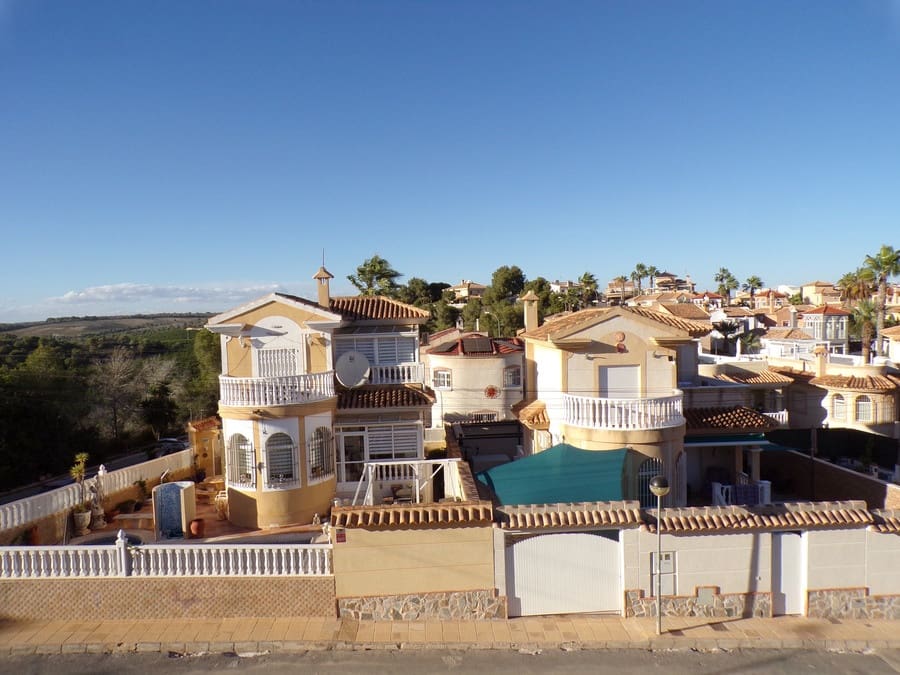 3 bedroom Villa for sale in Villamartin with pool - € 349,995 (Ref: 9403762)