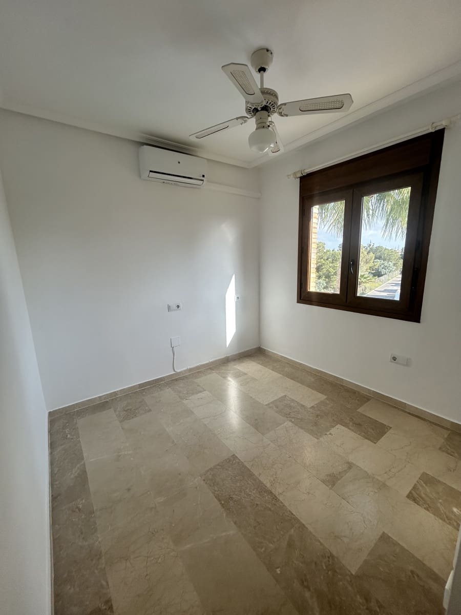 2 quarto Apartamento para venda em Villamartin com piscina garagem - 179 995 € (Ref: 9640679)