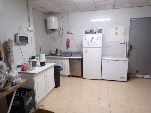 Kommersiell til salgs i Villamartin, Orihuela med garasje - € 15 000 (Ref: 9685148)