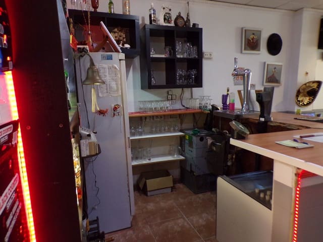 Kommersiell til salgs i Villamartin, Orihuela med garasje - € 15 000 (Ref: 9685148)