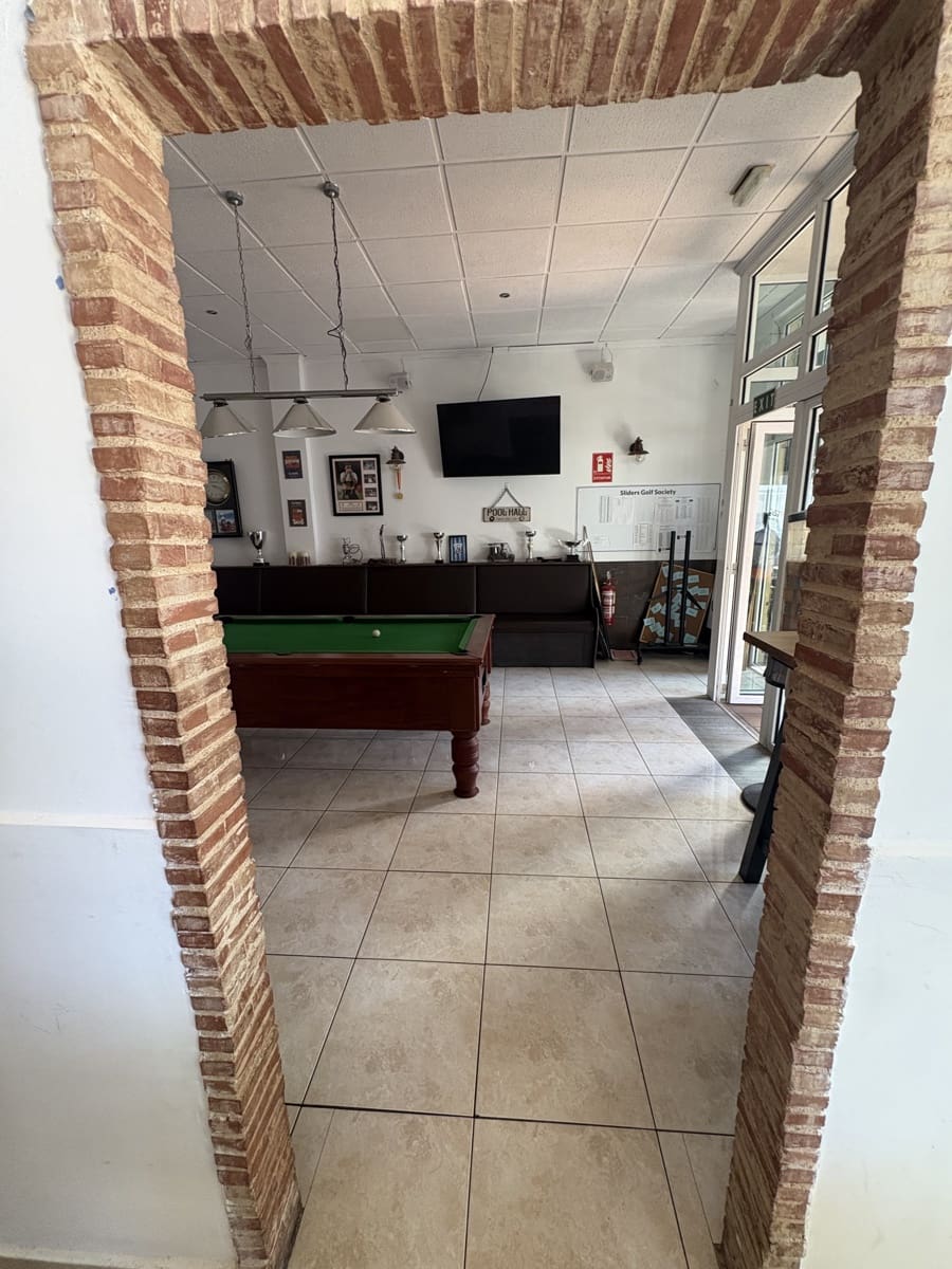 Kommersiell til salgs i Villamartin - € 150 000 (Ref: 9687553)