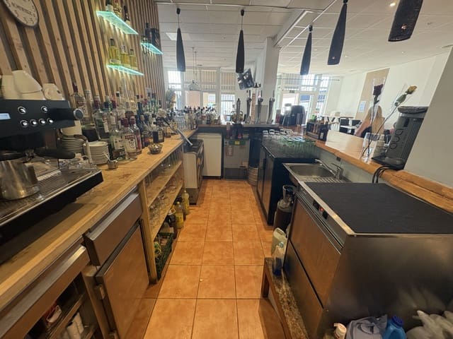 Kommersiell til salgs i Villamartin, Orihuela - € 150 000 (Ref: 9687553)