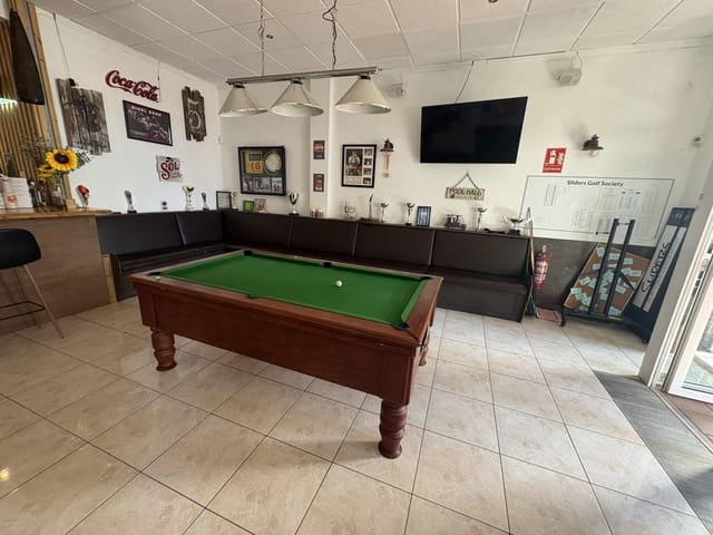 Kommersiell til salgs i Villamartin, Orihuela - € 150 000 (Ref: 9687553)