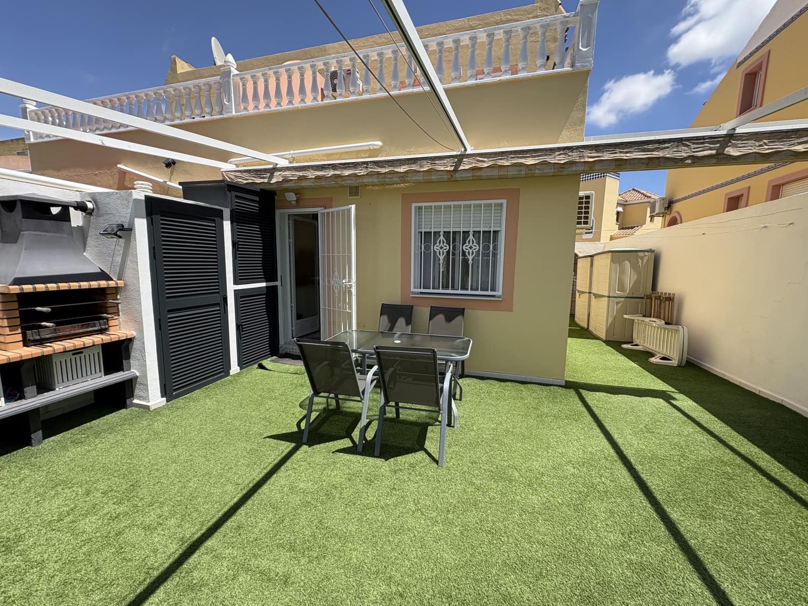 3 soveværelse Byhus til salg i Orihuela Costa med swimmingpool garage - € 239.995 (Ref: 9816311)