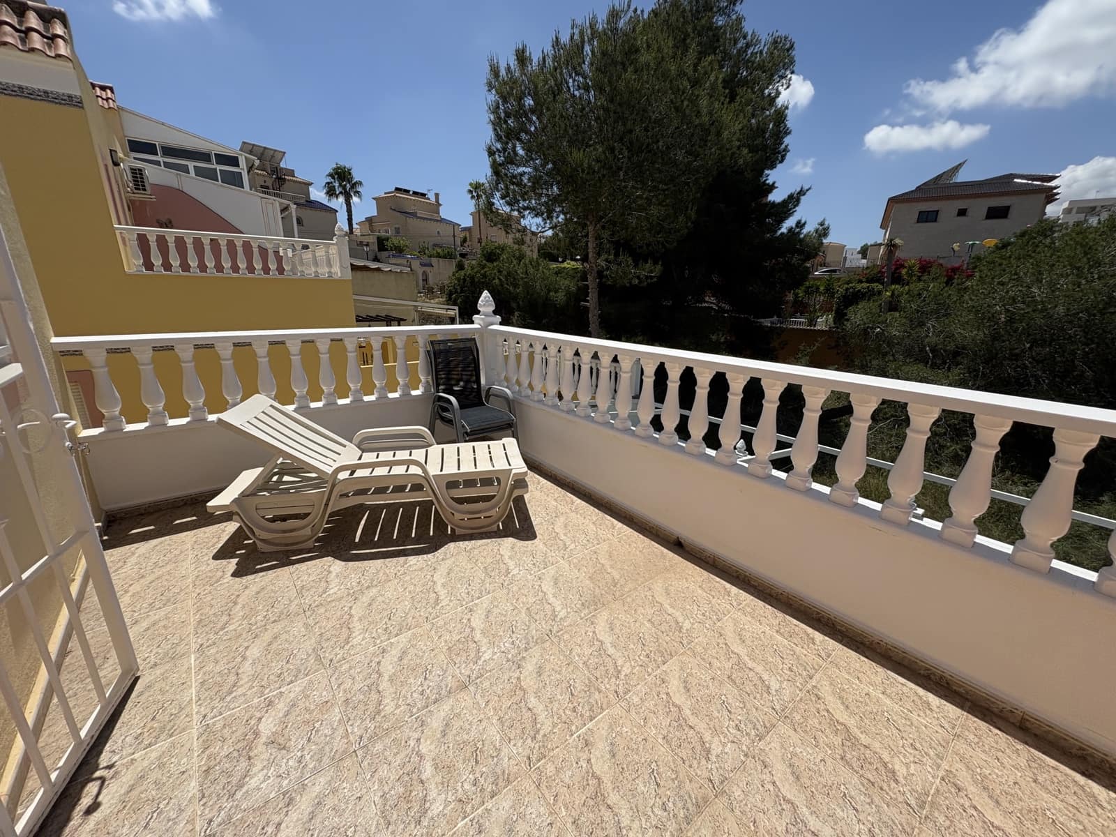 3 soveværelse Byhus til salg i Orihuela Costa med swimmingpool garage - € 239.995 (Ref: 9816311)