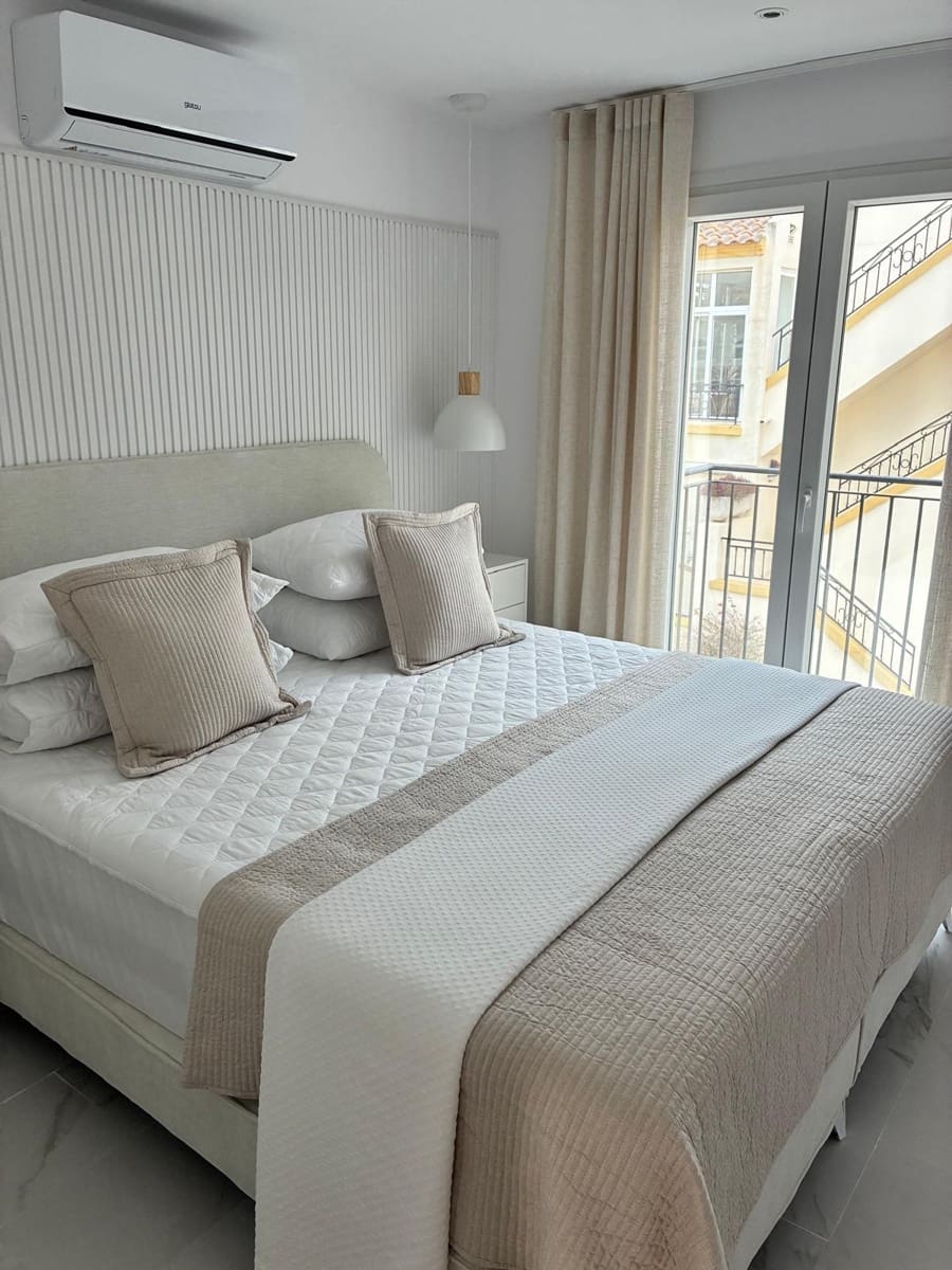 2 soveværelse Lejlighed til salg i Villamartin med swimmingpool garage - € 230.000 (Ref: 9827468)