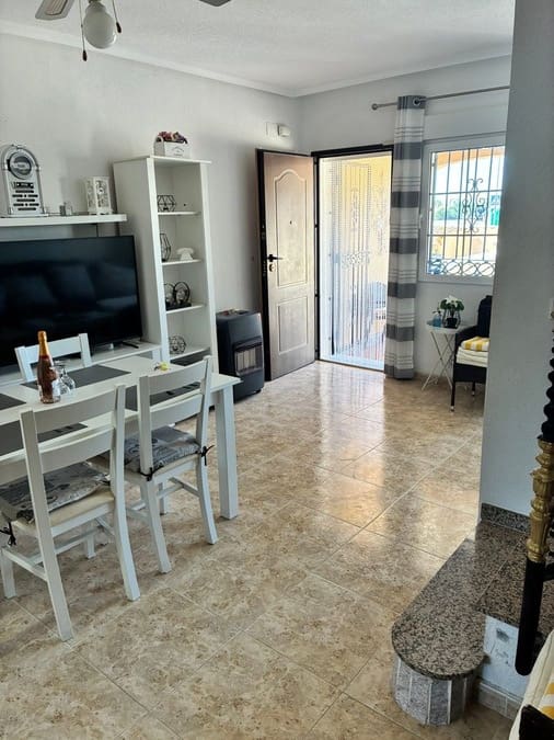 3 soverom Hus til salgs i Villamartin med svømmebasseng - € 199 995 (Ref: 9872320)