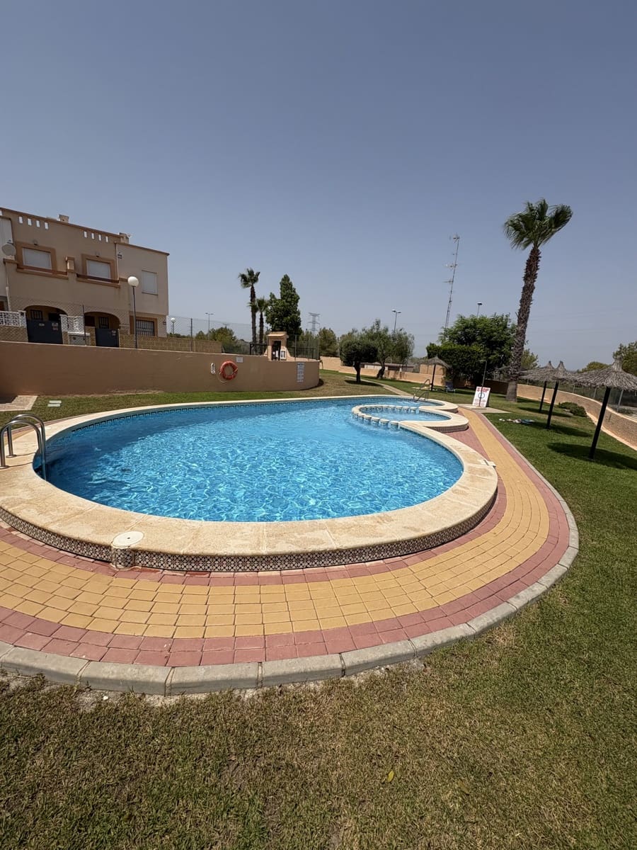 3 quarto Casa em Banda para venda em Villamartin com piscina - 199 995 € (Ref: 9872320)