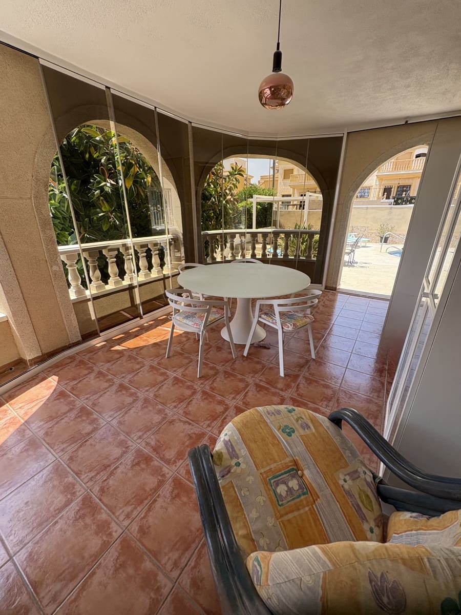 3 soverom Villa til salgs i Orihuela med svømmebasseng garasje - € 385 000 (Ref: 9890643)