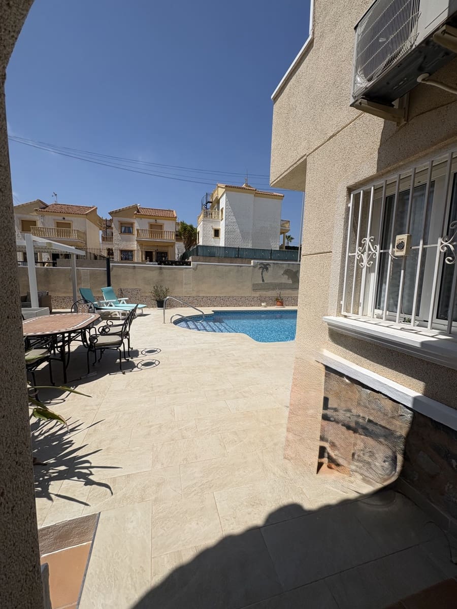 3 soverom Villa til salgs i Orihuela med svømmebasseng garasje - € 385 000 (Ref: 9890643)