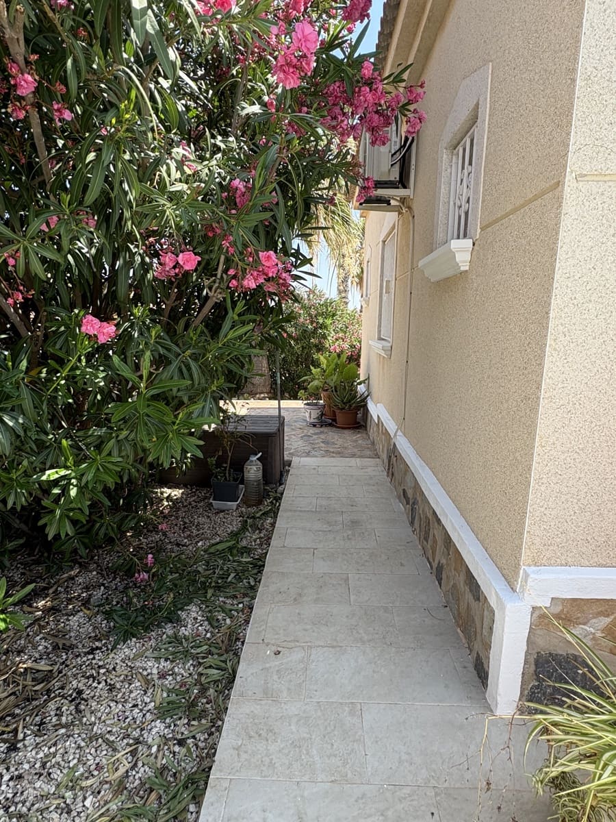 3 soverom Villa til salgs i Orihuela med svømmebasseng garasje - € 385 000 (Ref: 9890643)