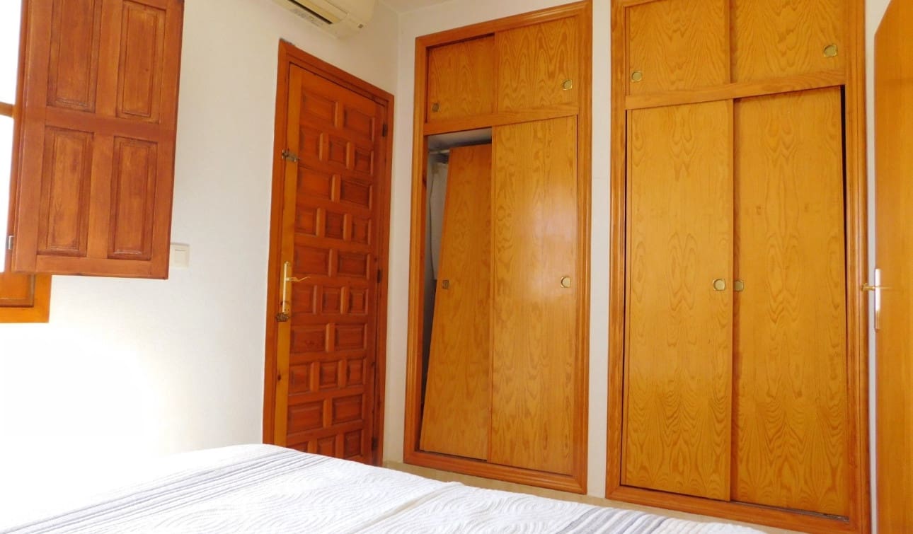 2 chambre Maison de Ville à vendre à Torrevieja avec piscine - 198 000 € (Ref: 10106474)