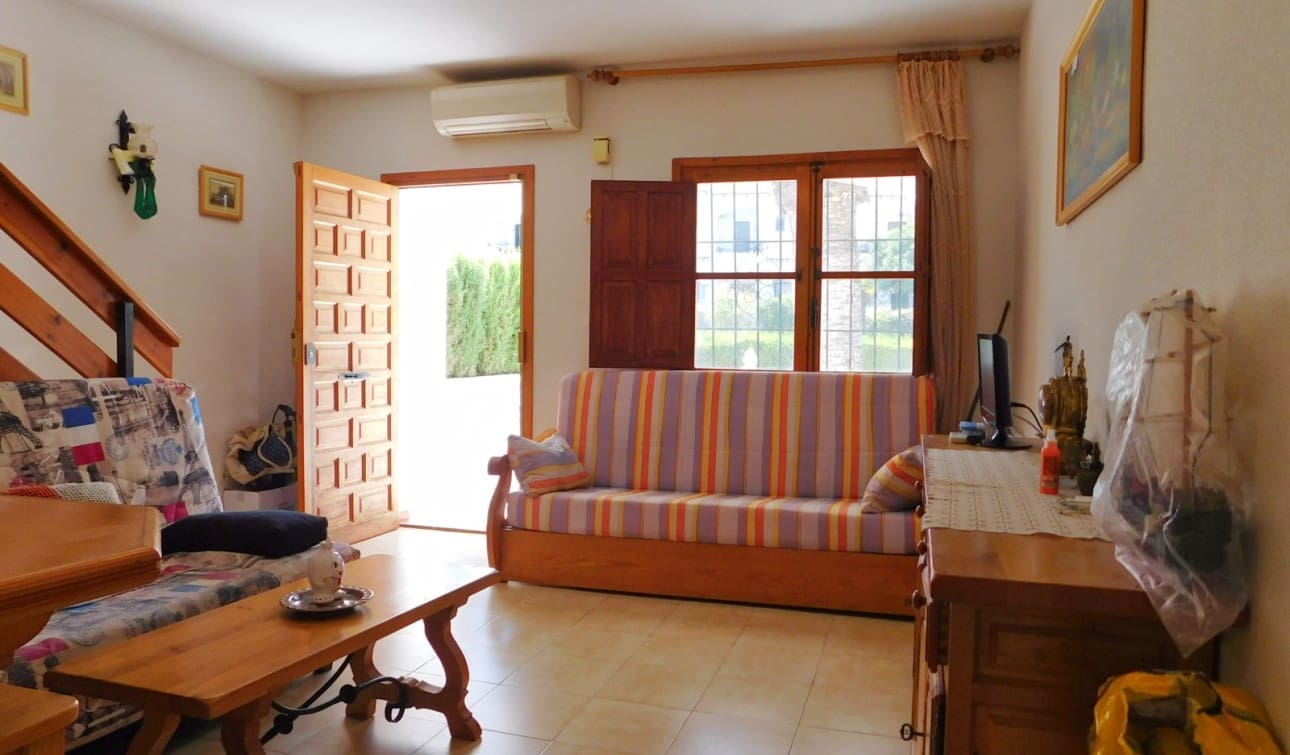 2 chambre Maison de Ville à vendre à Torrevieja avec piscine - 198 000 € (Ref: 10106474)