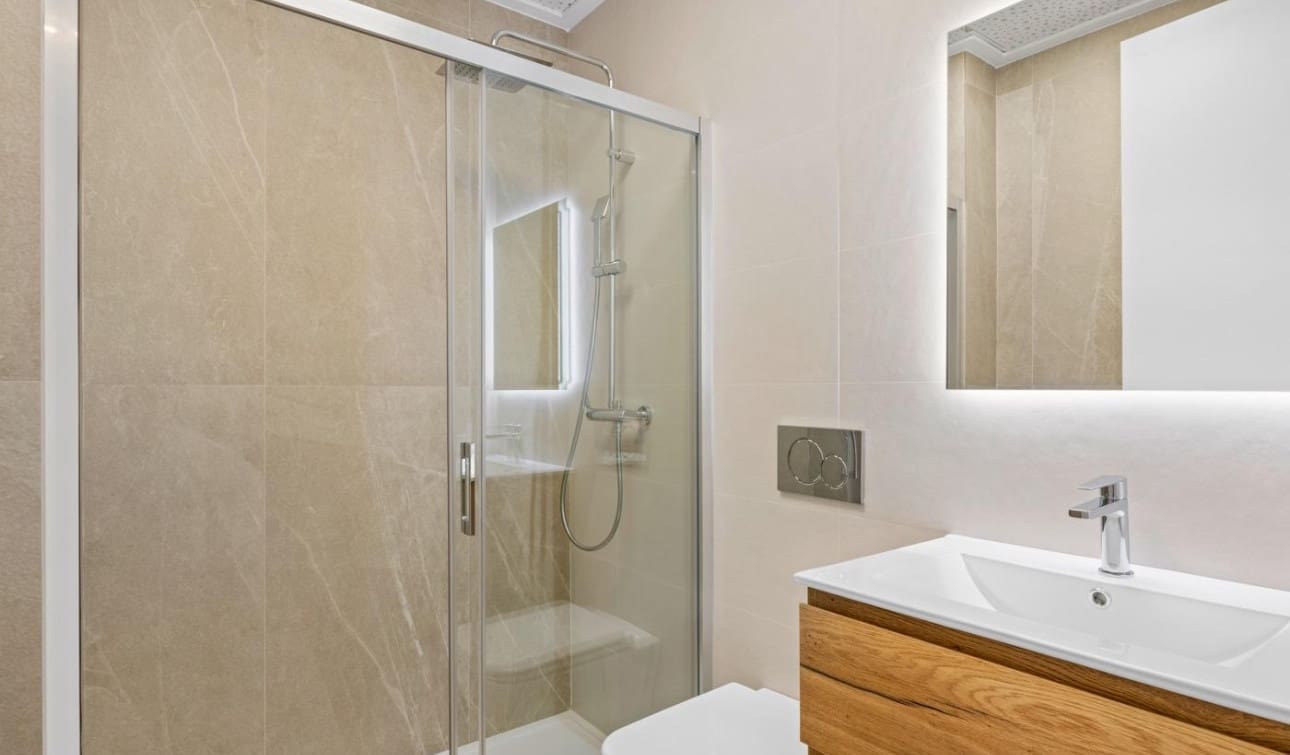 Apartamento de 2 habitaciones en Benijófar en venta con piscina - 330.000 € (Ref: 8402535)