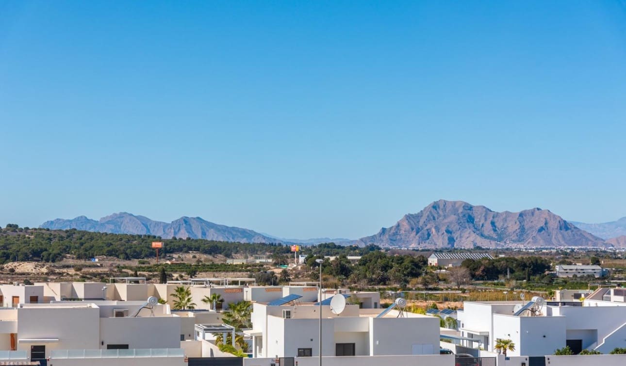 Apartamento de 2 habitaciones en Benijófar en venta con piscina - 330.000 € (Ref: 8402535)