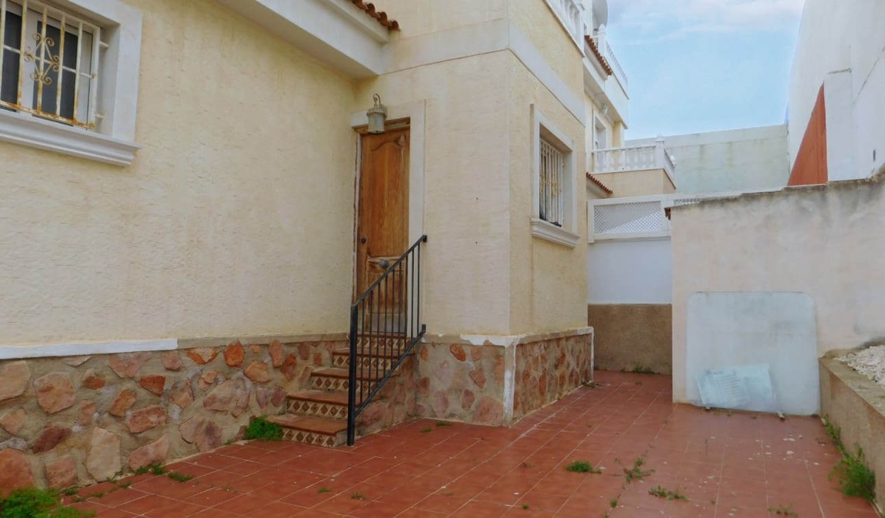 3 bedroom Villa for sale in Ciudad Quesada with pool - € 190,000 (Ref: 8762581)