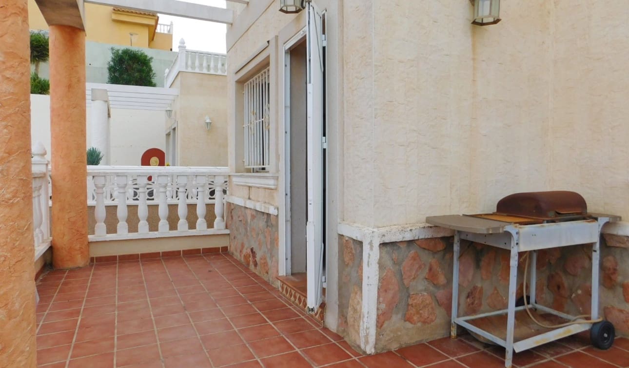 3 bedroom Villa for sale in Ciudad Quesada with pool - € 190,000 (Ref: 8762581)
