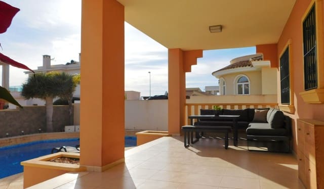 4 Zimmer Villa zu verkaufen in Ciudad Quesada, Rojales mit Pool - 520.000 € (Ref: 8850286)
