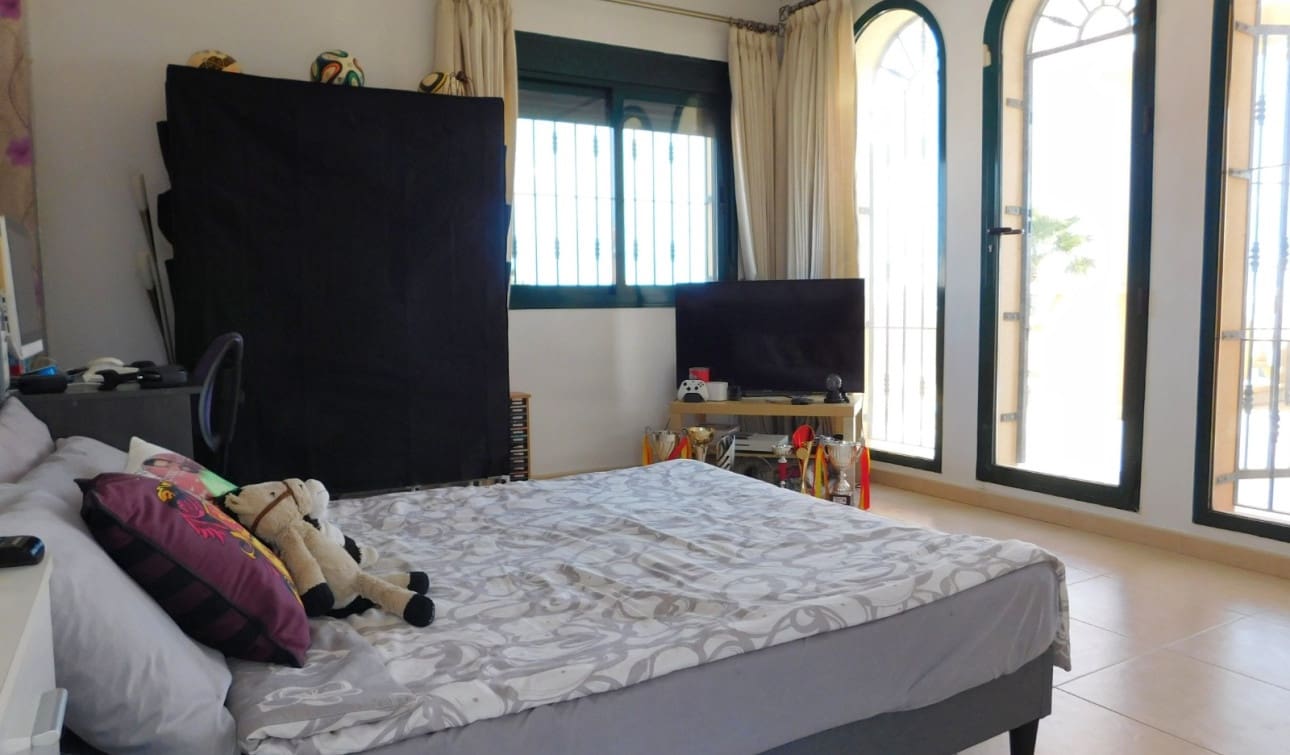 4 Zimmer Villa zu verkaufen in Ciudad Quesada mit Pool - 520.000 € (Ref: 8850286)