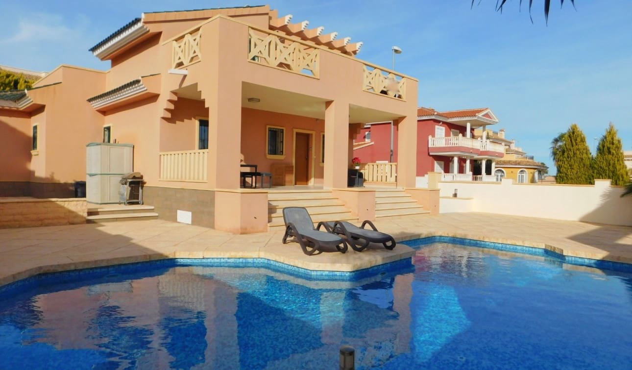 4 Zimmer Villa zu verkaufen in Ciudad Quesada mit Pool - 520.000 € (Ref: 8850286)