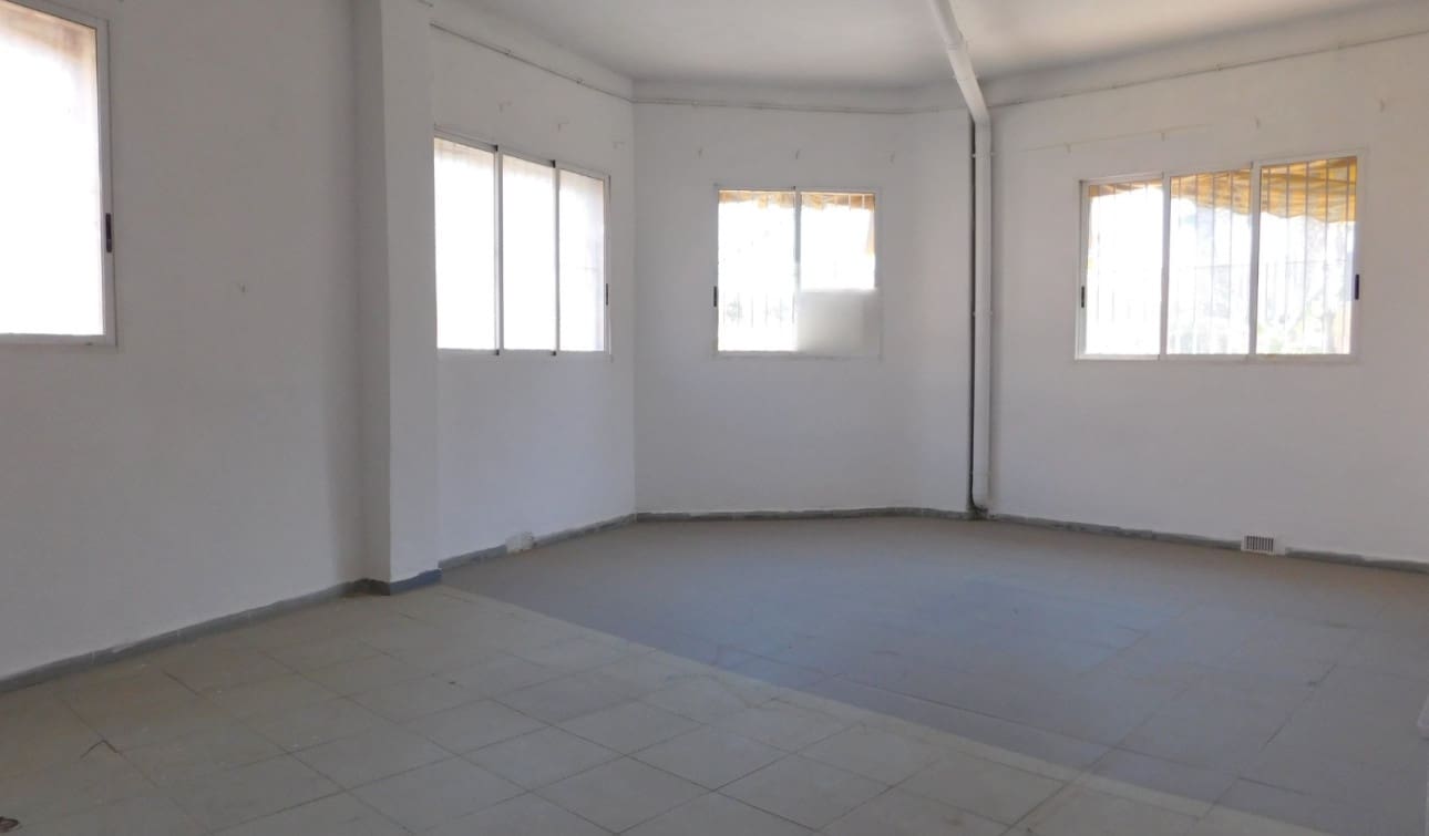 Kommersiell till salu i San Miguel de Salinas med pool - 160 000 € (Ref: 9223642)