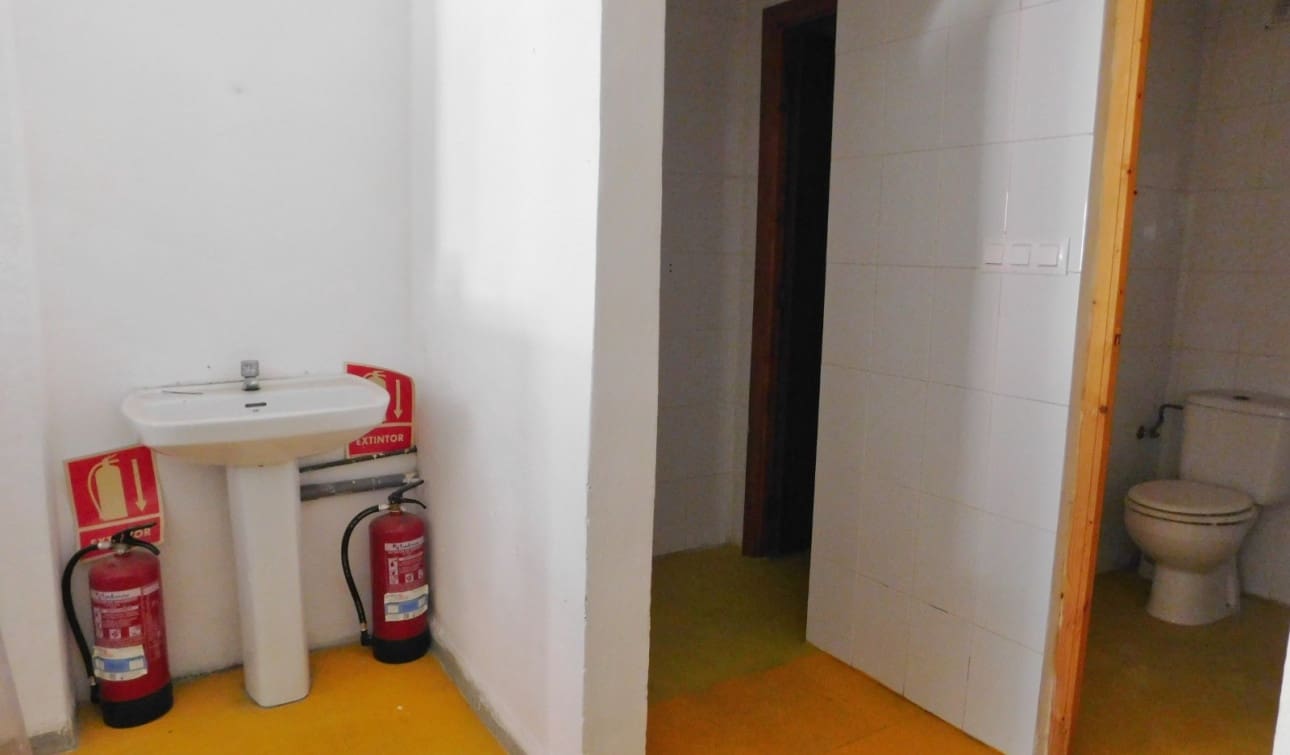 Kommersiell till salu i San Miguel de Salinas med pool - 160 000 € (Ref: 9223642)