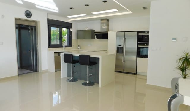 5 slaapkamer Villa te koop in San Miguel de Salinas met zwembad - € 849.000 (Ref: 9235298)