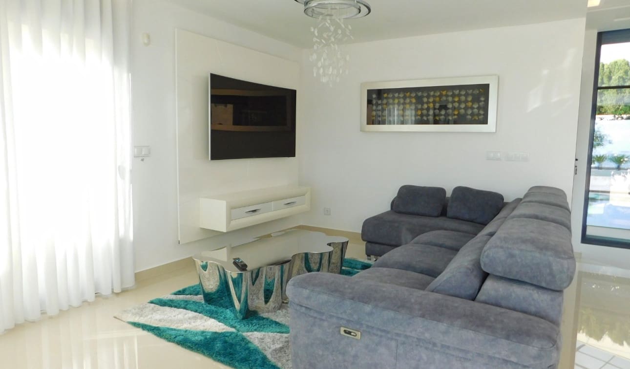 5 slaapkamer Villa te koop in San Miguel de Salinas met zwembad - € 849.000 (Ref: 9235298)