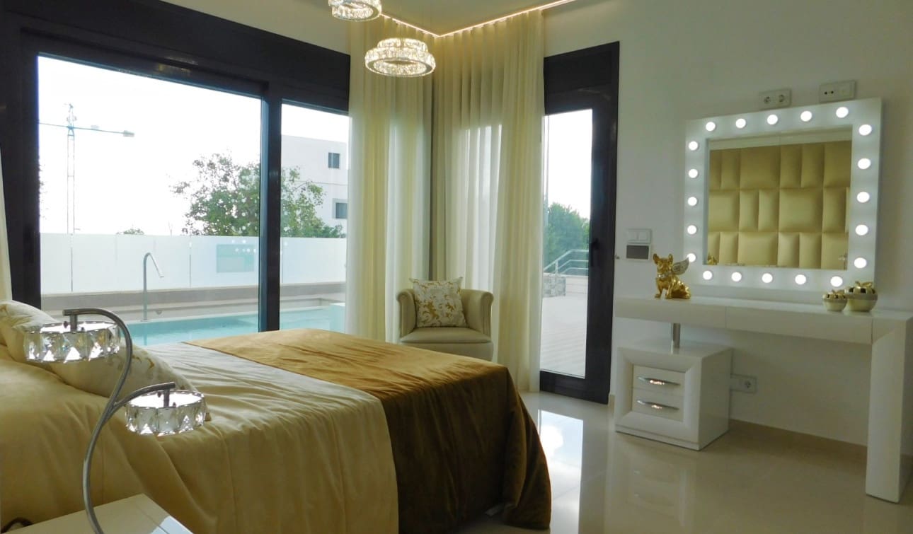 5 slaapkamer Villa te koop in San Miguel de Salinas met zwembad - € 849.000 (Ref: 9235298)