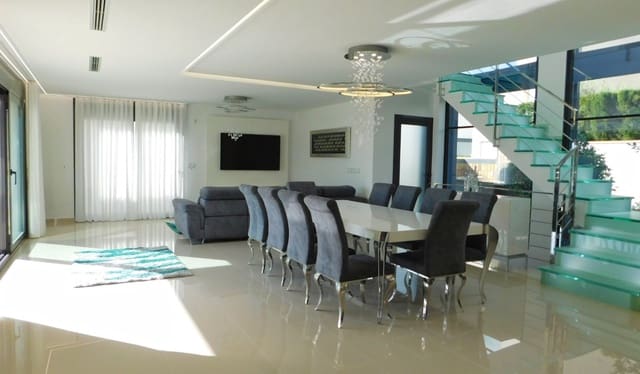 5 slaapkamer Villa te koop in San Miguel de Salinas met zwembad - € 849.000 (Ref: 9235298)