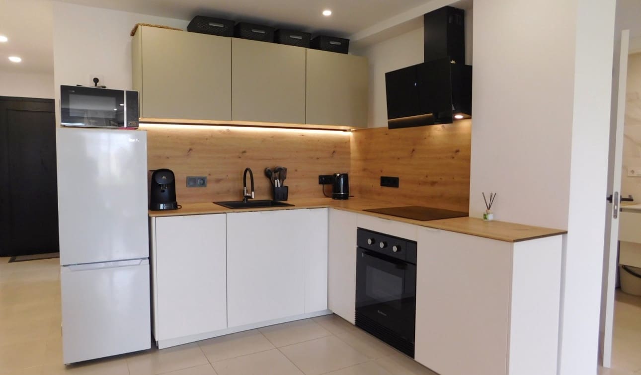 3 soverom Strandleiligheter til salgs i Torrevieja med svømmebasseng - € 229 000 (Ref: 9235299)