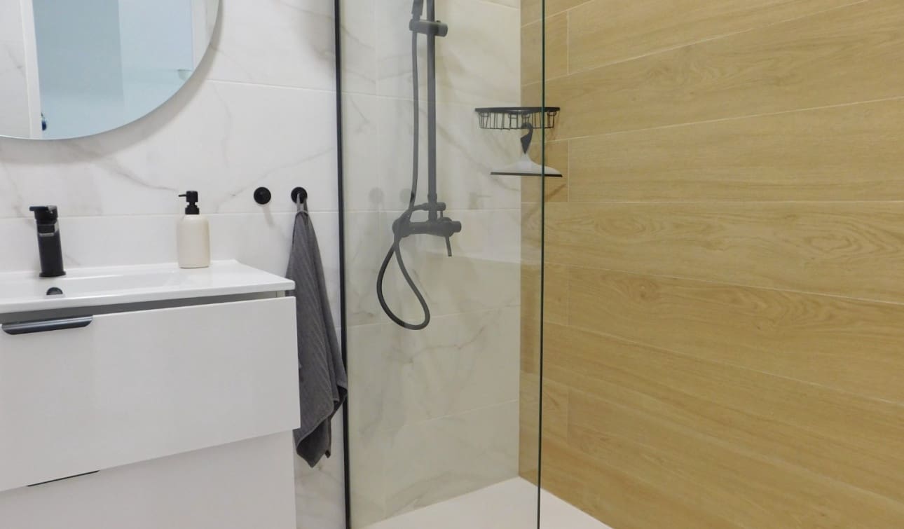 3 soverom Strandleiligheter til salgs i Torrevieja med svømmebasseng - € 229 000 (Ref: 9235299)