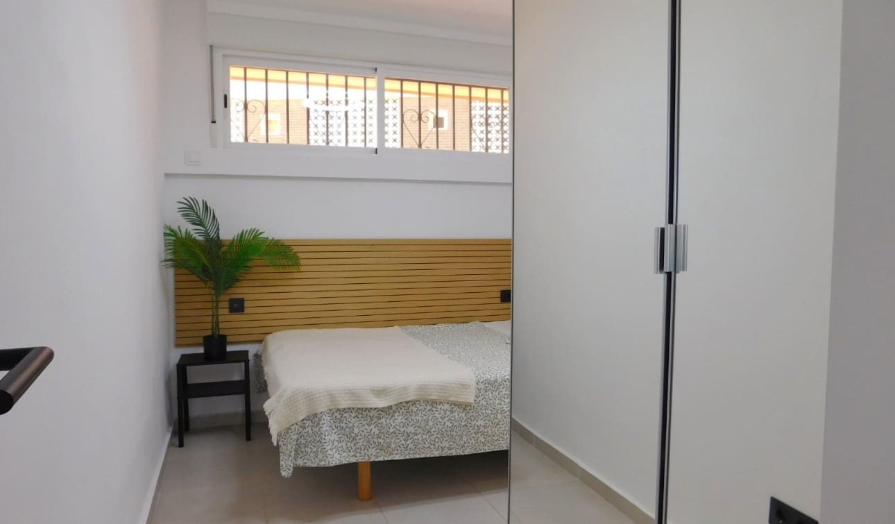 3 soverom Strandleiligheter til salgs i Torrevieja med svømmebasseng - € 229 000 (Ref: 9235299)