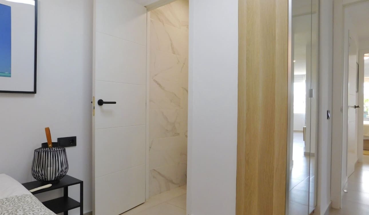 3 soverom Strandleiligheter til salgs i Torrevieja med svømmebasseng - € 229 000 (Ref: 9235299)