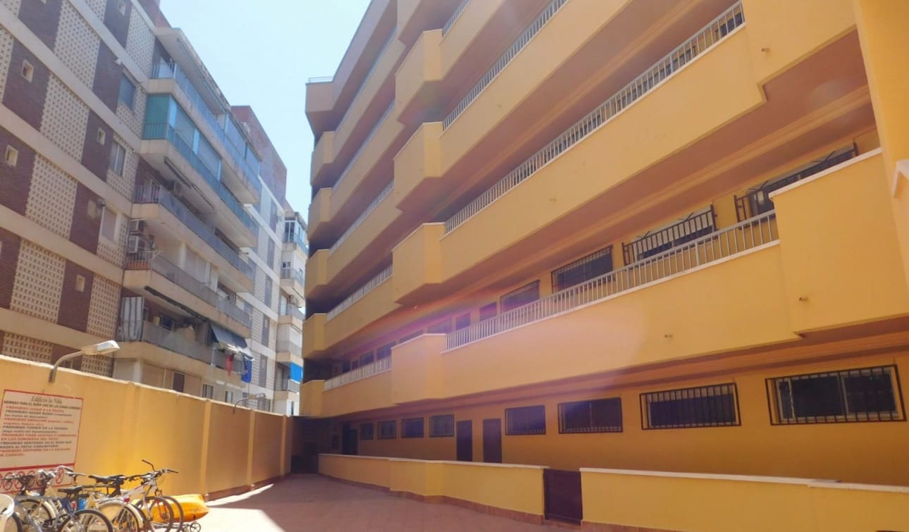 3 soverom Strandleiligheter til salgs i Torrevieja med svømmebasseng - € 229 000 (Ref: 9235299)