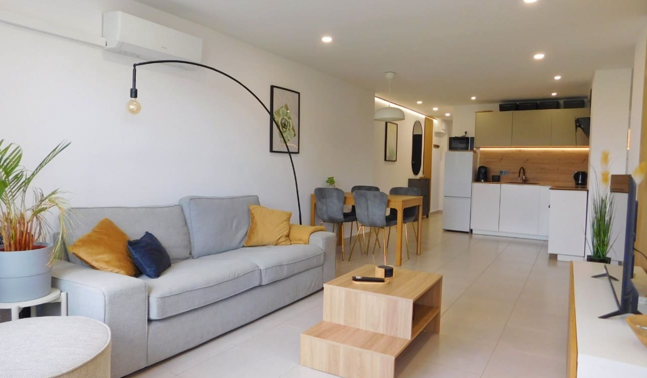 3 soverom Strandleiligheter til salgs i Torrevieja med svømmebasseng - € 229 000 (Ref: 9235299)