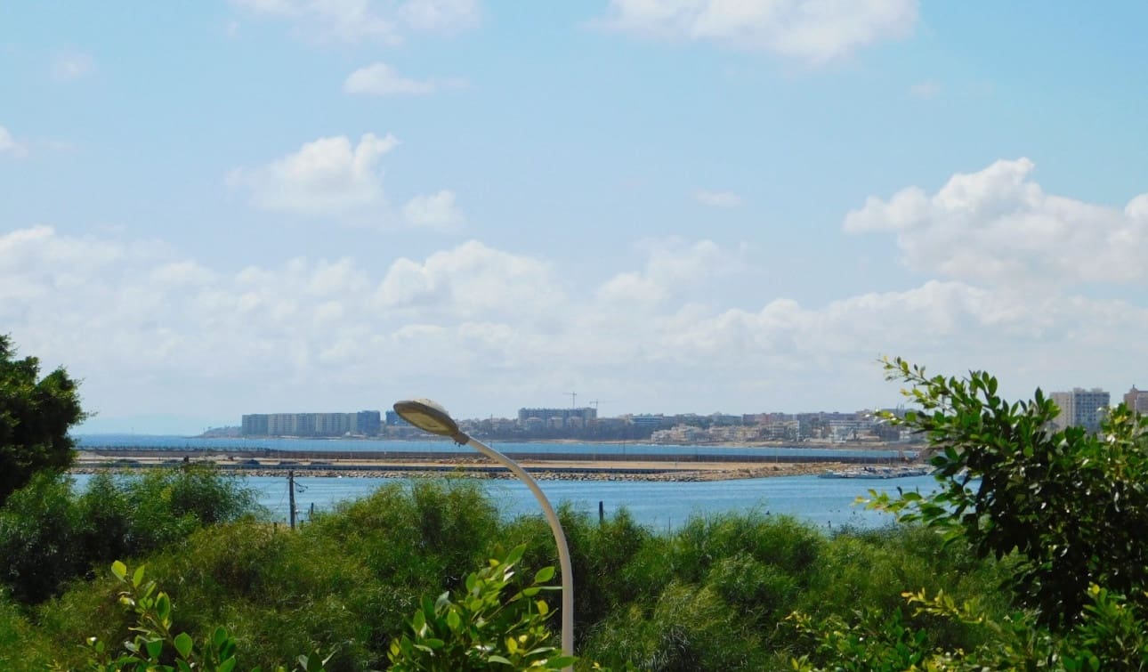 3 soverom Strandleiligheter til salgs i Torrevieja med svømmebasseng - € 229 000 (Ref: 9235299)