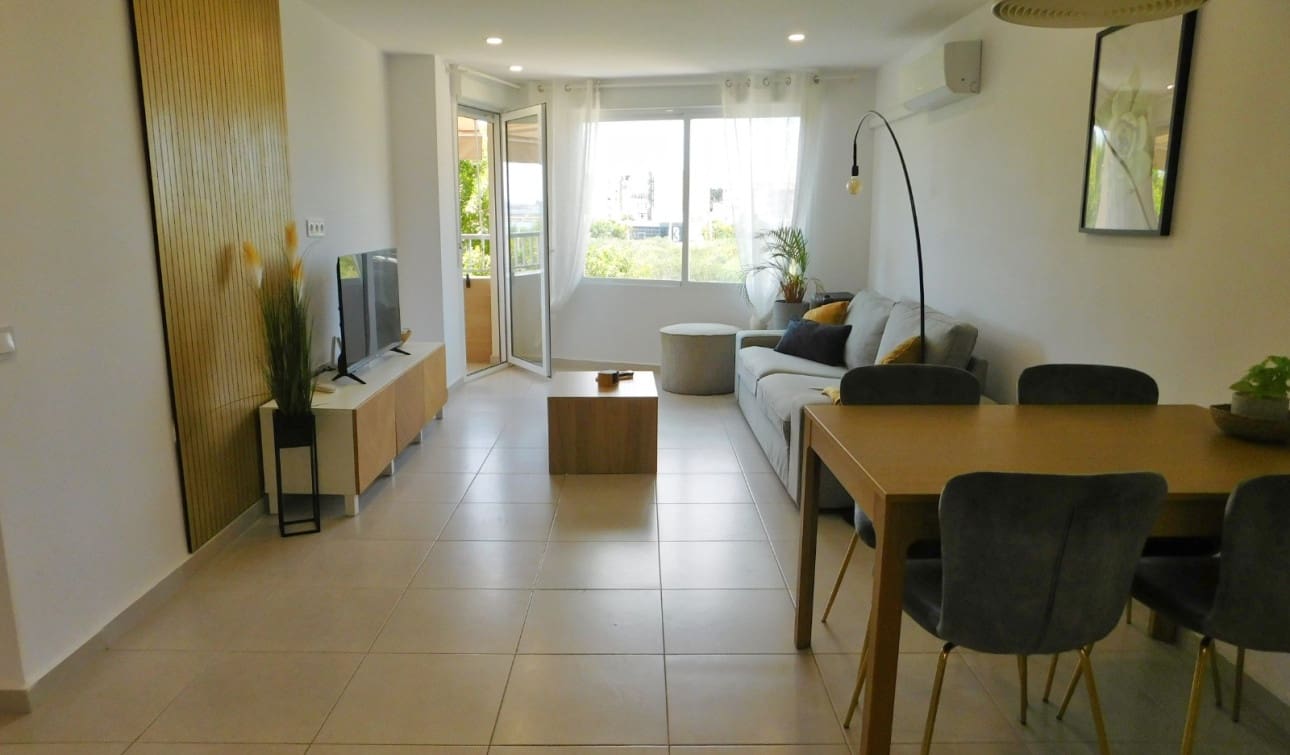 3 soverom Strandleiligheter til salgs i Torrevieja med svømmebasseng - € 229 000 (Ref: 9235299)